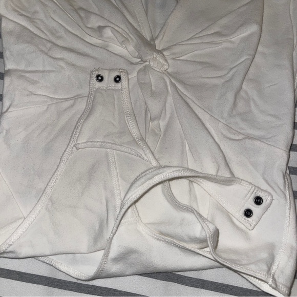 Abercrombie and Fitch Long Sleeve V Neck Twist Front Bodysuit White Small - Picture 4 of 6